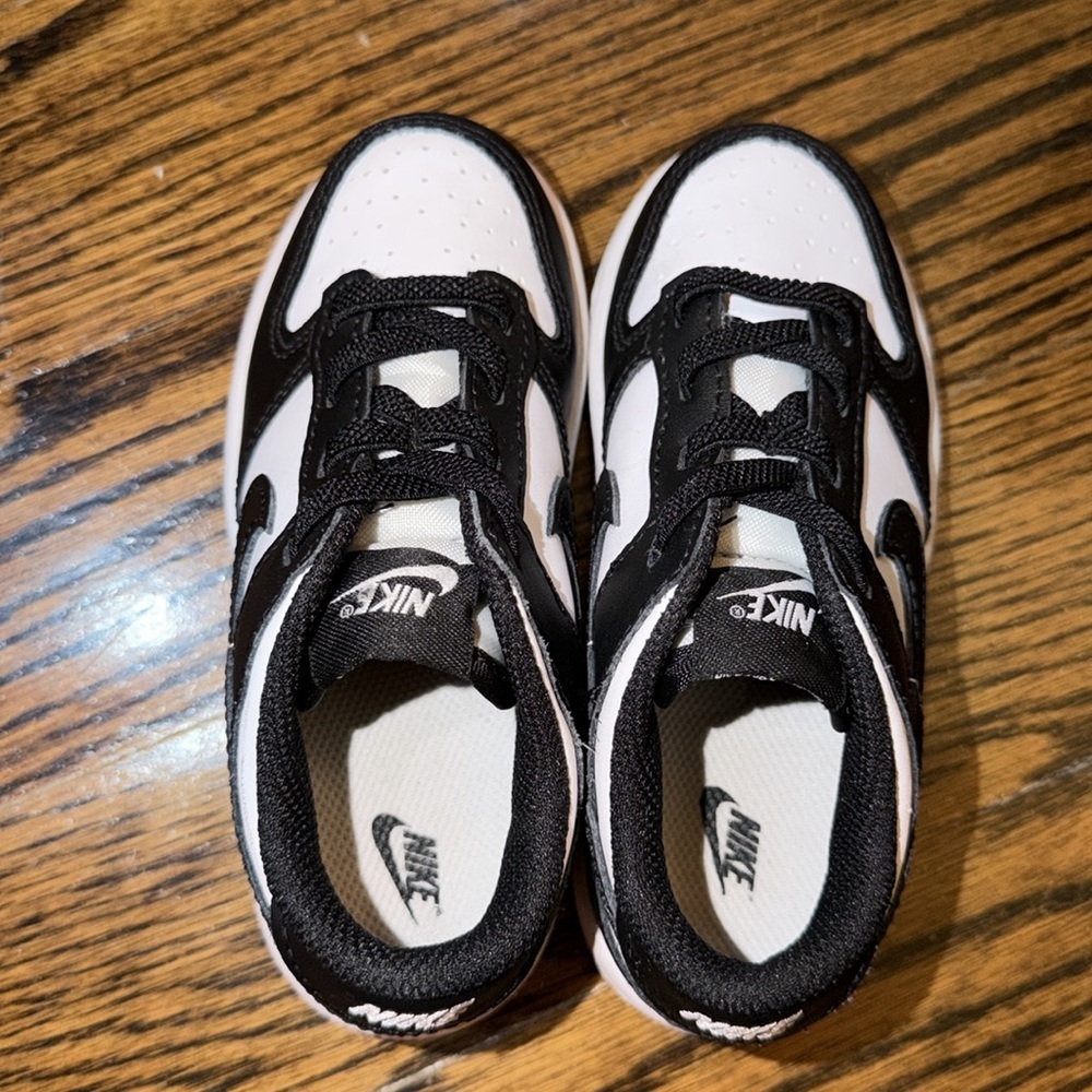 Nike Kids Black & White Low Dunk Sneakers 9C - Picture 6 of 7